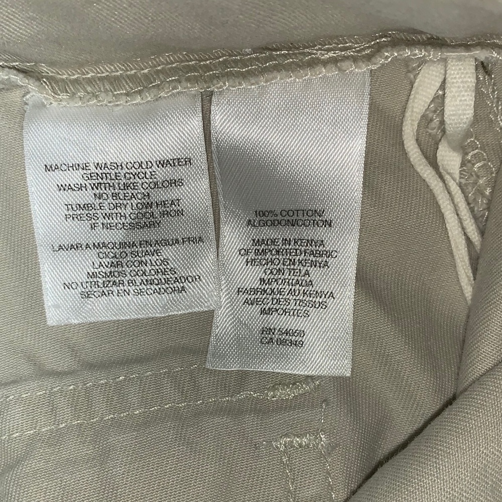Like New! Jones New York khaki shorts - Picture 6 of 6